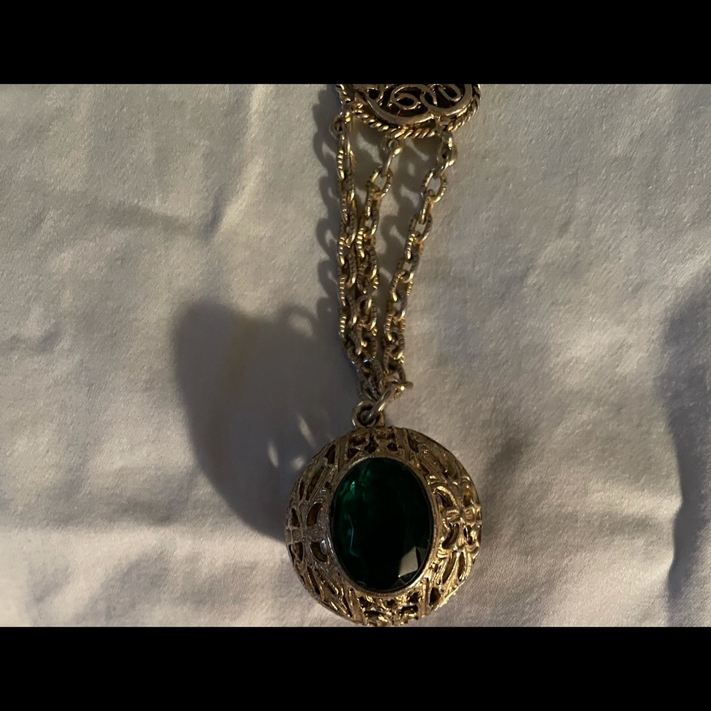 Costume jewelry goldtone spring ring clasp